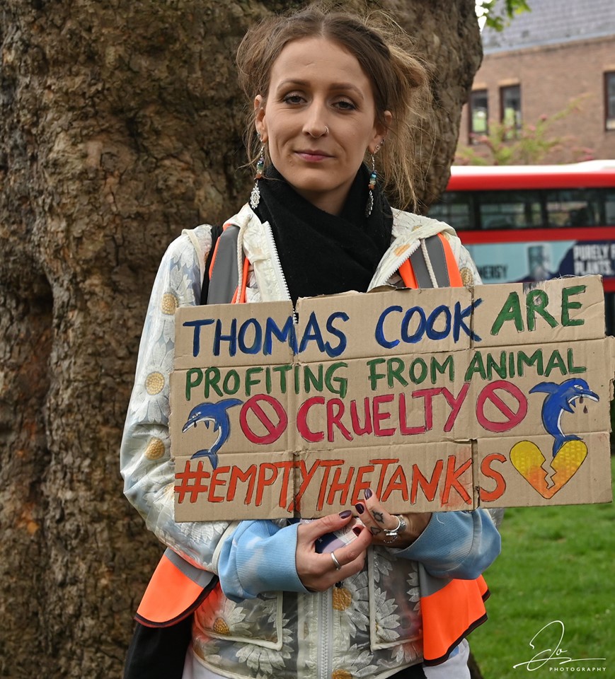 Thomas Cook sign
